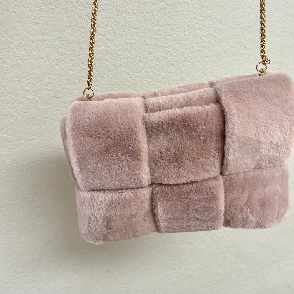 Anthropologie / Faux Fur Fuzzy Woven Clutch in Lavender - Picture 5 of 9